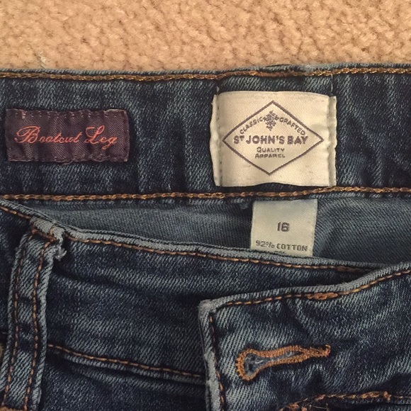 Women’s St. John’s Bay jeans - Picture 2 of 4